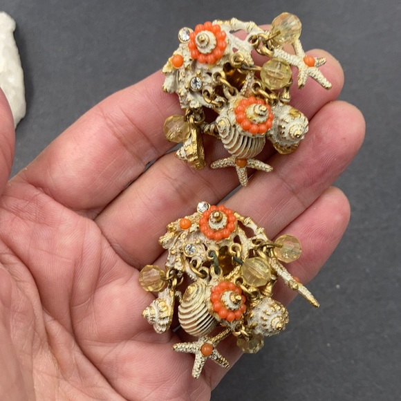 Vintage ART Dangling Seashell Charm Earrings - Picture 3 of 5